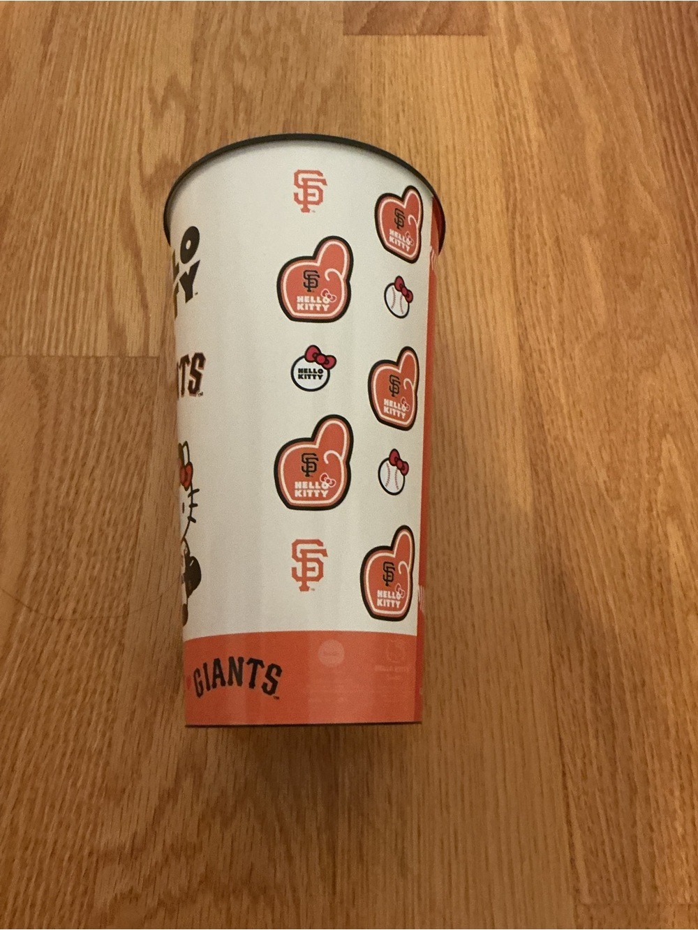 Hello Kitty San Francisco Giants White and Orange Party Cup - Picture 3 of 5